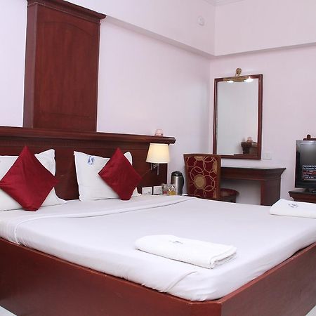 Zip By Spree Hotels Surabi International Vellore Exteriör bild