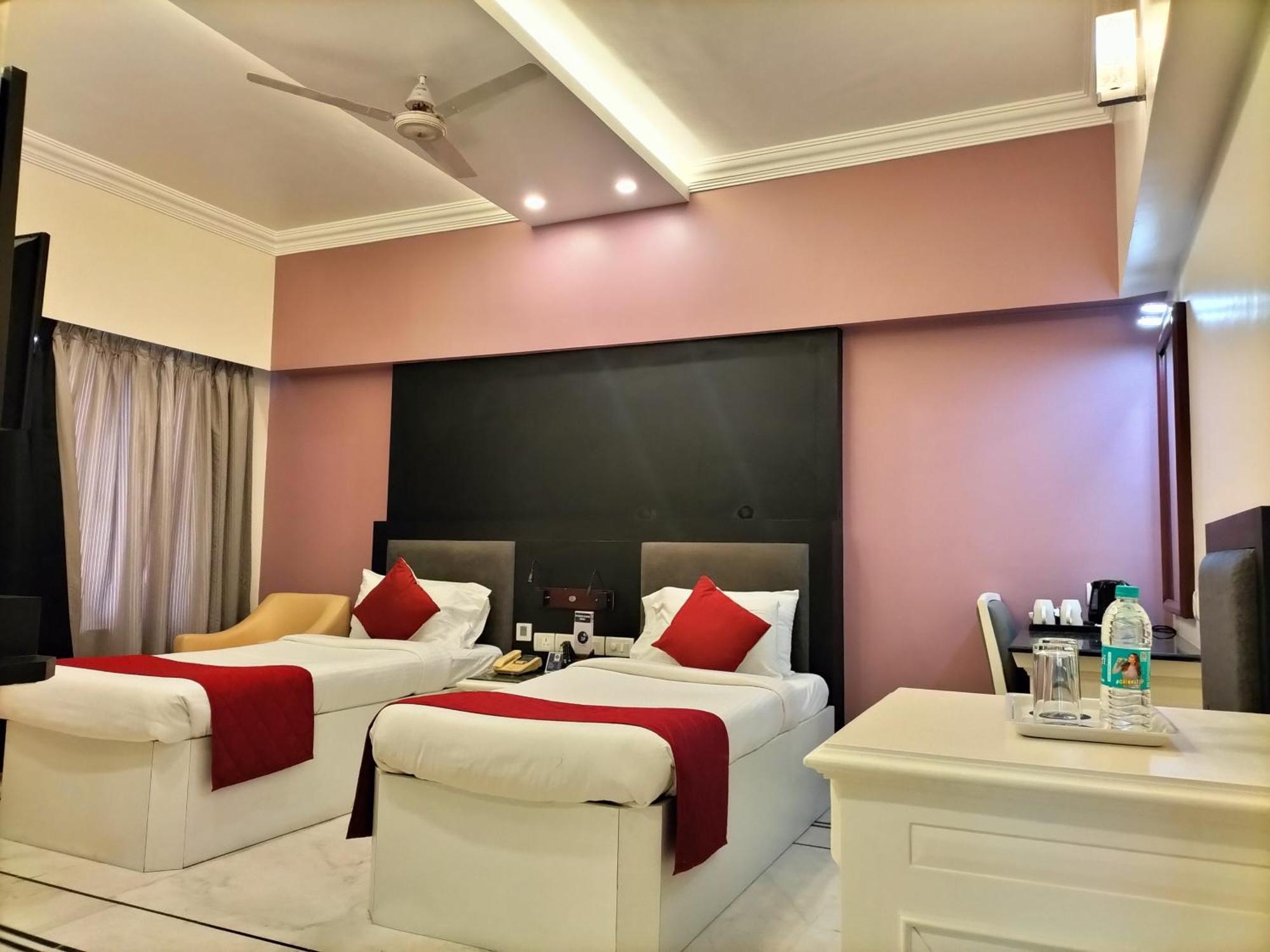 Zip By Spree Hotels Surabi International Vellore Exteriör bild
