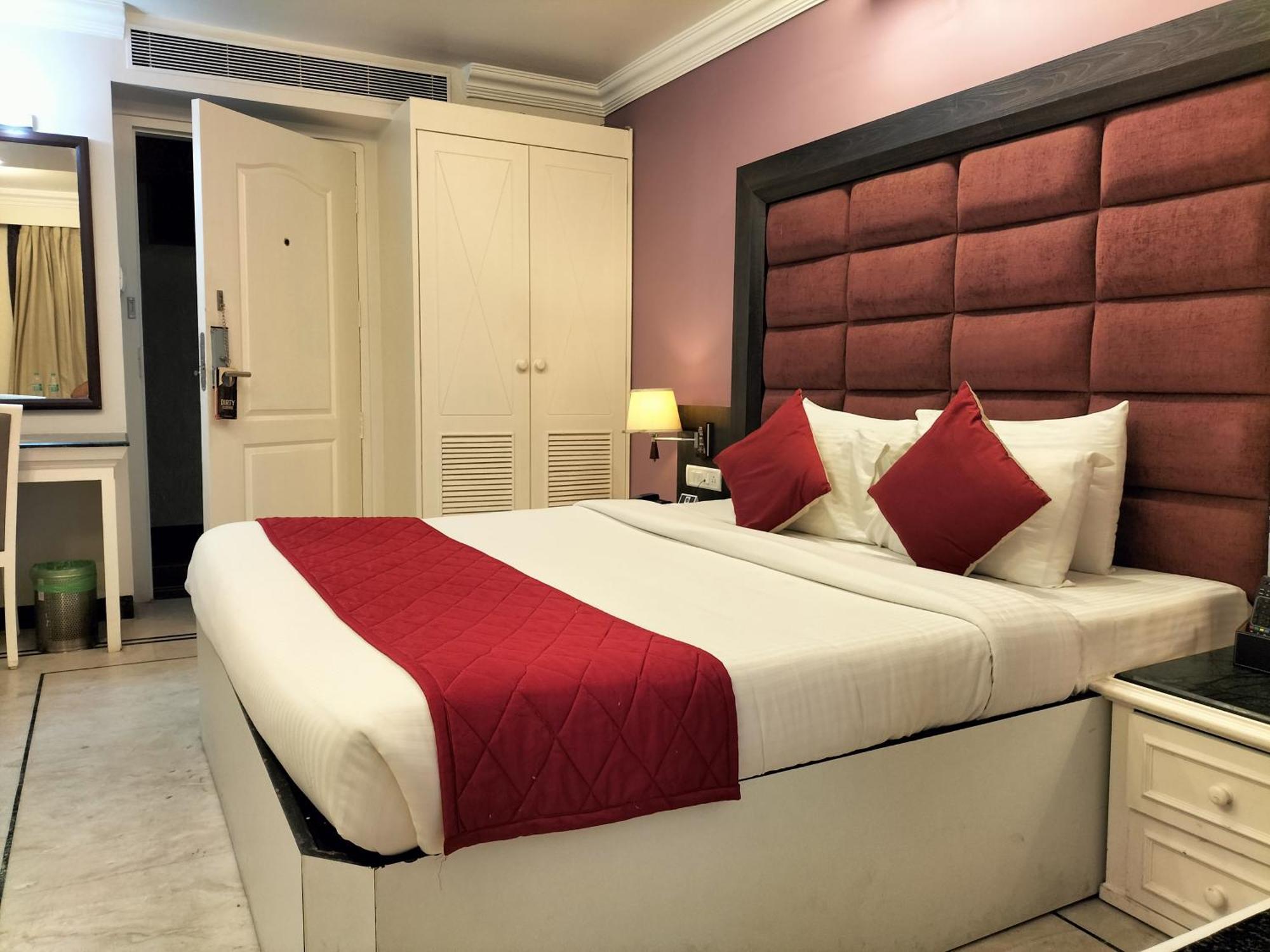 Zip By Spree Hotels Surabi International Vellore Exteriör bild