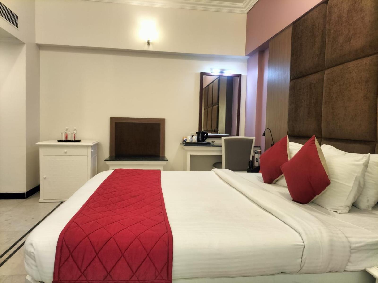 Zip By Spree Hotels Surabi International Vellore Exteriör bild