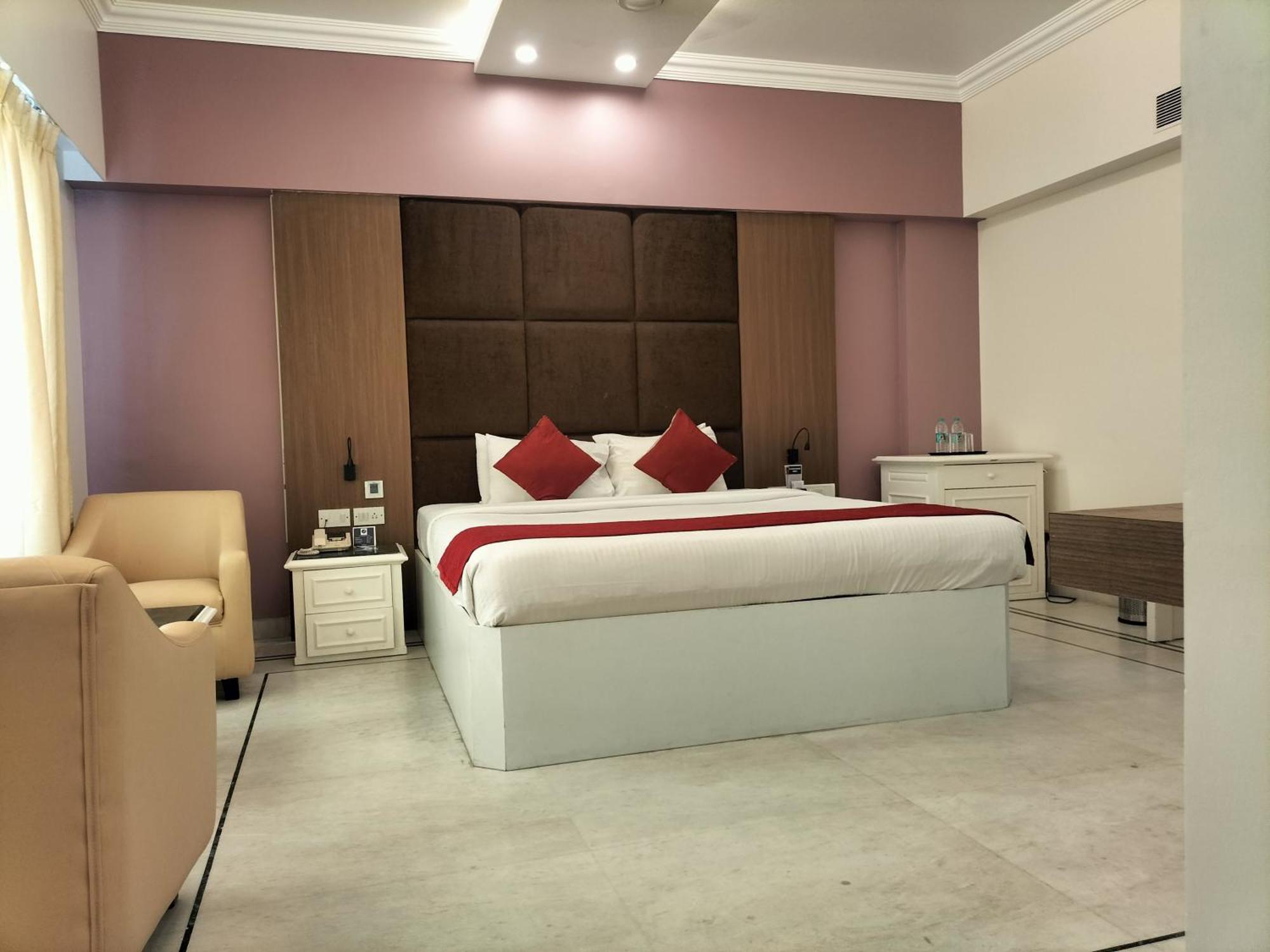 Zip By Spree Hotels Surabi International Vellore Exteriör bild
